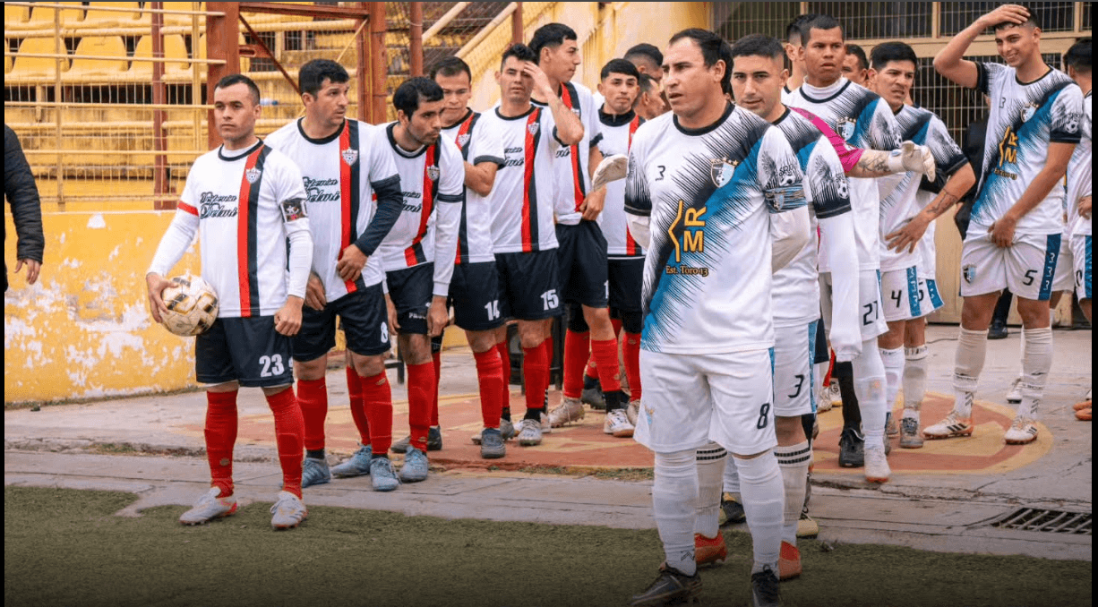 Equipo saliendo a la cancha