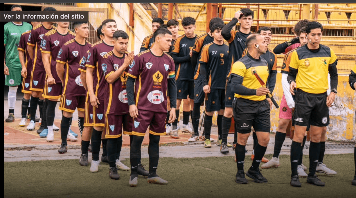 Equipos y árbitros antes del partido
